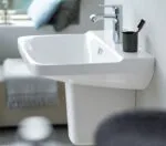 ⁦حوض وش بي 3 P3 Comforts نصف ركبة ( معلقة ) مقاس 65 سم اللون أبيض من ديورافيت⁩ - الصورة ⁦2⁩