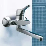 ⁦خلاط مطبخ حائطي سيراميكس A1721AA من ايديال ستاندرد⁩ - الصورة ⁦2⁩
