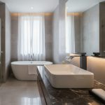 ⁦خلاط حوض وش Waterfall اسود مط ديكور ارتفاع 30 سم⁩ - الصورة ⁦2⁩